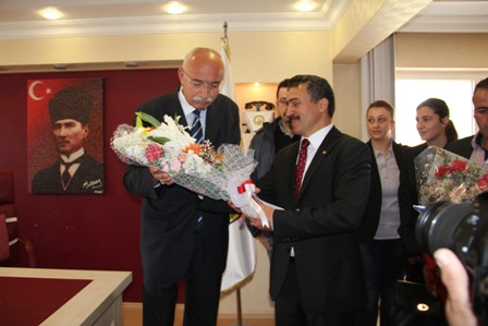 Seydişehir'in yeni Belediye Başkanı Mehmet Tutal, koltuğuna oturdu