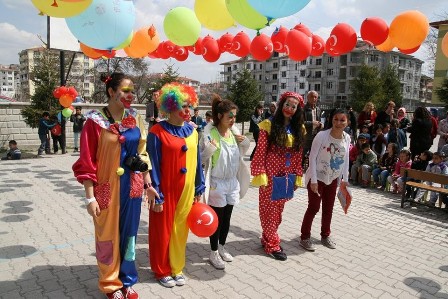 Kulu'da palyaço gösterisi