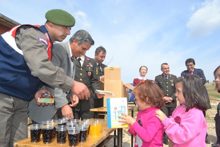 Jandarma’dan köy okullarına kitap yardımı