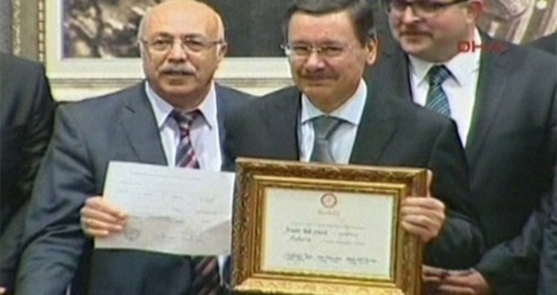 Gökçek mazbatasını aldı