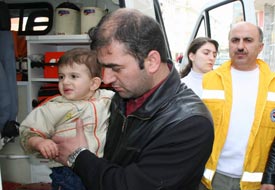 Çocuğun eli asansöre sıkıştı