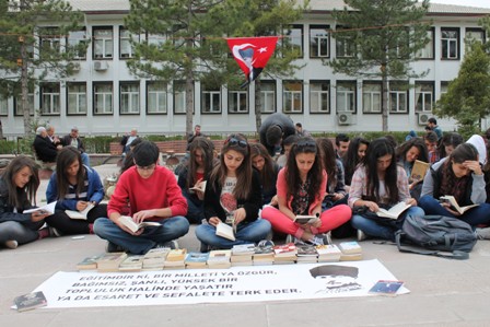 Öğrencilerden kitap okumalı eylem