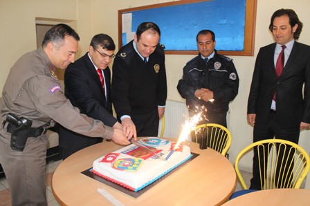 Jandarma’dan polise yaş pasta