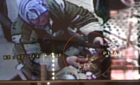 Bilezik hırsızlığı kameraya yansıdı