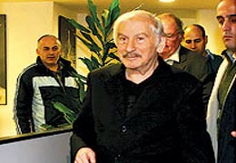 İlhan Selçuk: GÜLERİM BUNA....