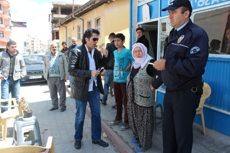 Polis kayıp çocukları  bulup ailelerine teslim etti
