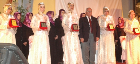 Karapınar'da hafızlar taçlarını taktı