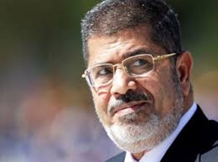 Mursi'nin kızından "kafesteki babam değil" iddiası
