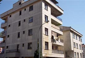 Balkonda krize girdi, 4. kattan düştü