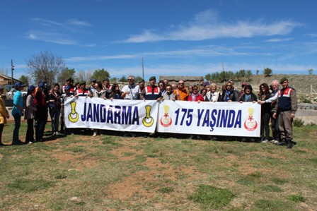 Jandarma, öğrencilere Beyşehir'in tarihi mekanlarını tanıtıyor