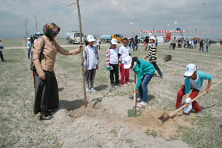 2500 AĞAÇ ÖĞRENCİLER TARAFINDAN DİKİLDİ