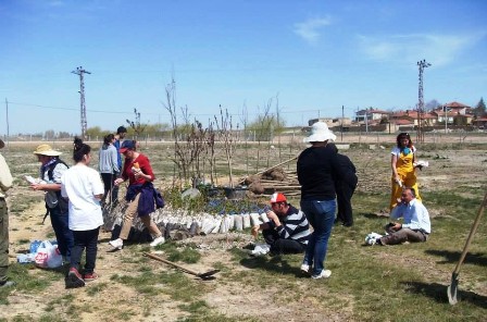 Sarayönü'nde 1100 fidan toprakla buluşturuldu