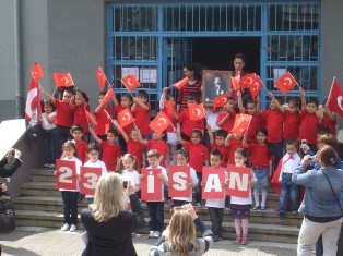 Kulu'da 2 bin Türk bayrağı dağıtıldı