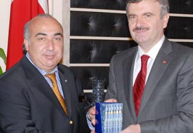 Akyürek'e Lefke Rektörü'nden ziyaret