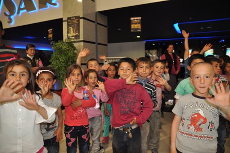 Halkapınar'da öğrenciler ilk defa sinemaya gitti