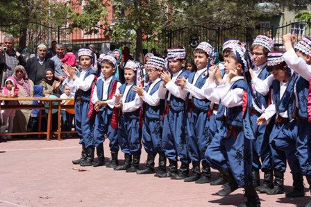 Minikler profesyonellere taş çıkarttı