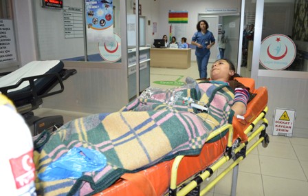 YEMEKTEN ZEHİRLENEN 58 ÖĞRENCİ HASTANEYE KALDIRILDI