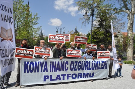 'Ateistlere ayrı bir muamele yapacak değiliz’