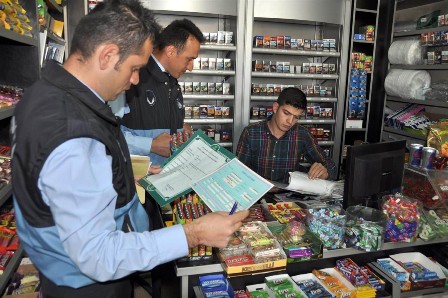 Meram zabıta ekiplerinden hafta tatili ruhsatı denetimi