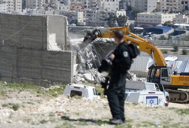 İsrail cami yıktı