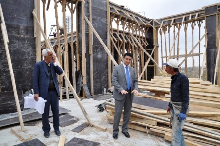 Kaymakam Kocabey, kültür merkezi ve spor salonu inşaatını inceledi