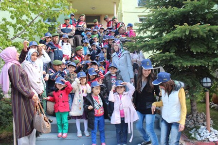 Jandarma öğrencilerle oyun oynadı