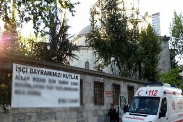 Şişli Camii'nde ilginç 1 Mayıs pankartı