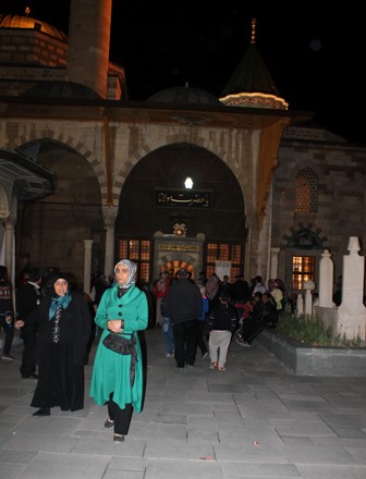 Regaip Kandilinde Halk Mevlanaya Akın Etti