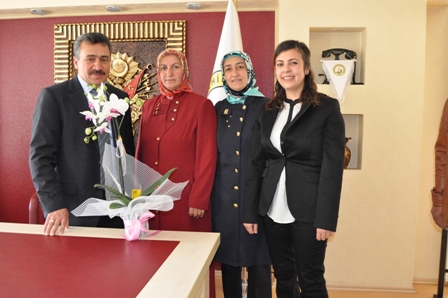 Kadın muhtardan başkan Tutal'a ziyaret