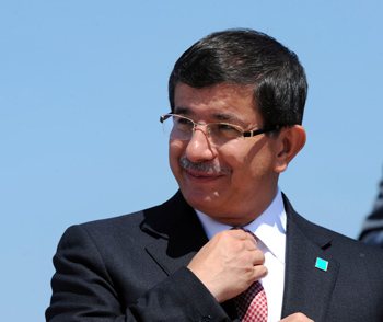 Davutoğlu'na sistematik saldırı