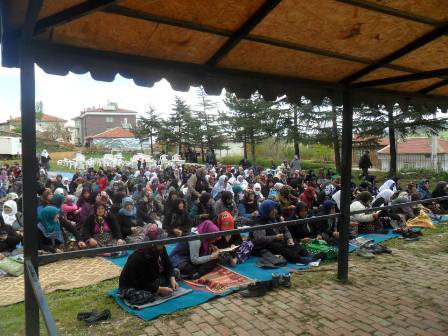 Ayaslar’da eller rahmet için kalktı