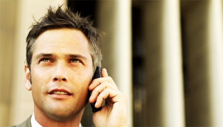 Yürürken telefon kullanana ceza!