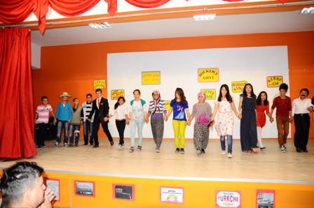 Halkapınar'da öğrenciler "Türkçem Eyvah" isimli tiyatro oynadı