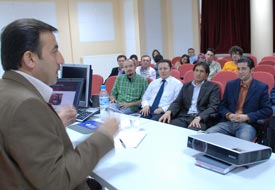Tuzcuoğlu'ndan gençlere konferans