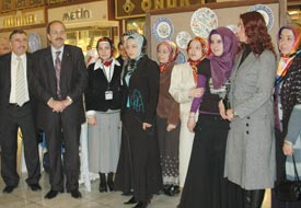 Kursiyerlerin ilk çini sergisi açıldı