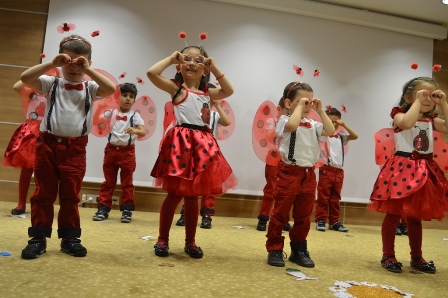 Miniklerin Yıl Sonu Etkinliği Büyükleri Büyüledi…