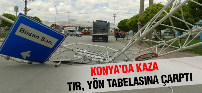 Tır, yön tabelasına çarptı