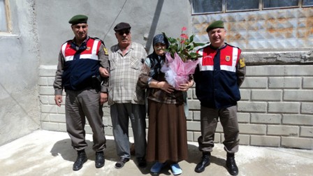 Jandarmadan şehit annesine ziyaret