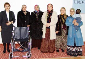 Doktorlardan engelli çocuklara sandalye