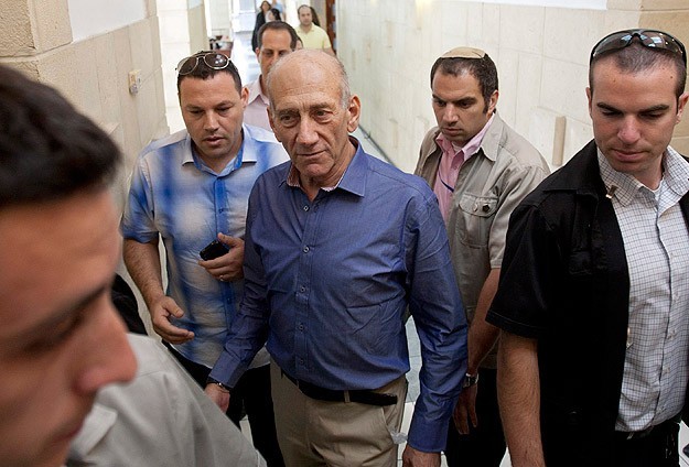 Olmert'e yolsuzluktan 6 yıl hapis