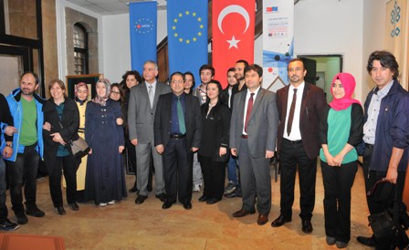 “Demokrasi Şöleni Uluslararası Karma Sergisi’ Selçuk’ta Açıldı