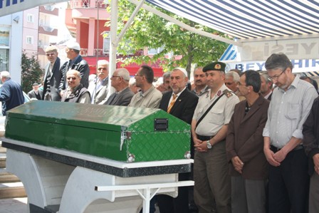 Gazeteci Önses'in babası yaşamını yitirdi