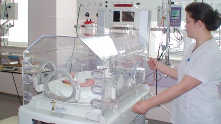 İkiz kafalı doğan 5 günlük bebeğe ameliyat