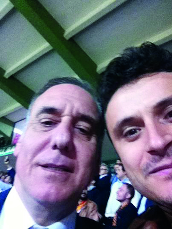 Akbaş, Arıboğan ile poz verdi