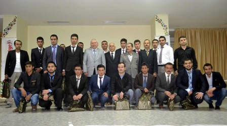 Öğrencilerinin mezuniyet sevinci