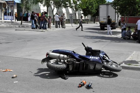 Kamyonetle çarpışan motosikletli hayatını kaybetti