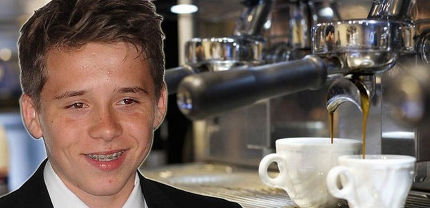 Ailesi servet sahibi ama kendisi garson