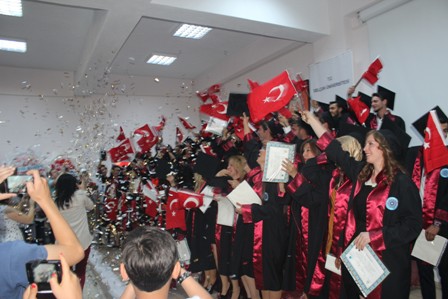 SÜ Beyşehir Ali Akkanat Turizm Fakültesi'nde mezuniyet heyecanı