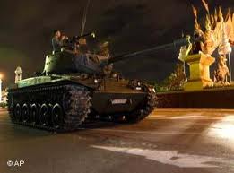 Tayland'da sıkıyönetim ilan edildi