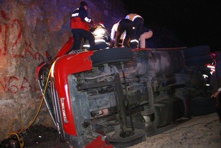 Seydişehir'de tır devrildi: 1 yaralı
